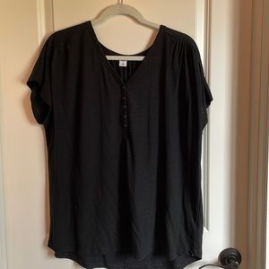 Black Old Navy t-shirt